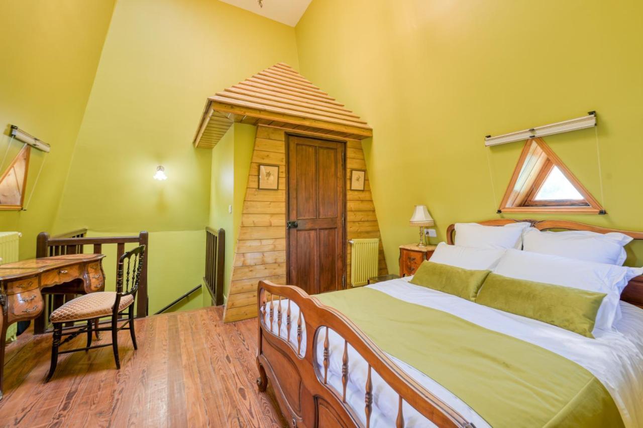 Le Petit Chateau De Barbizon Au Bois Du Mee ภายนอก รูปภาพ